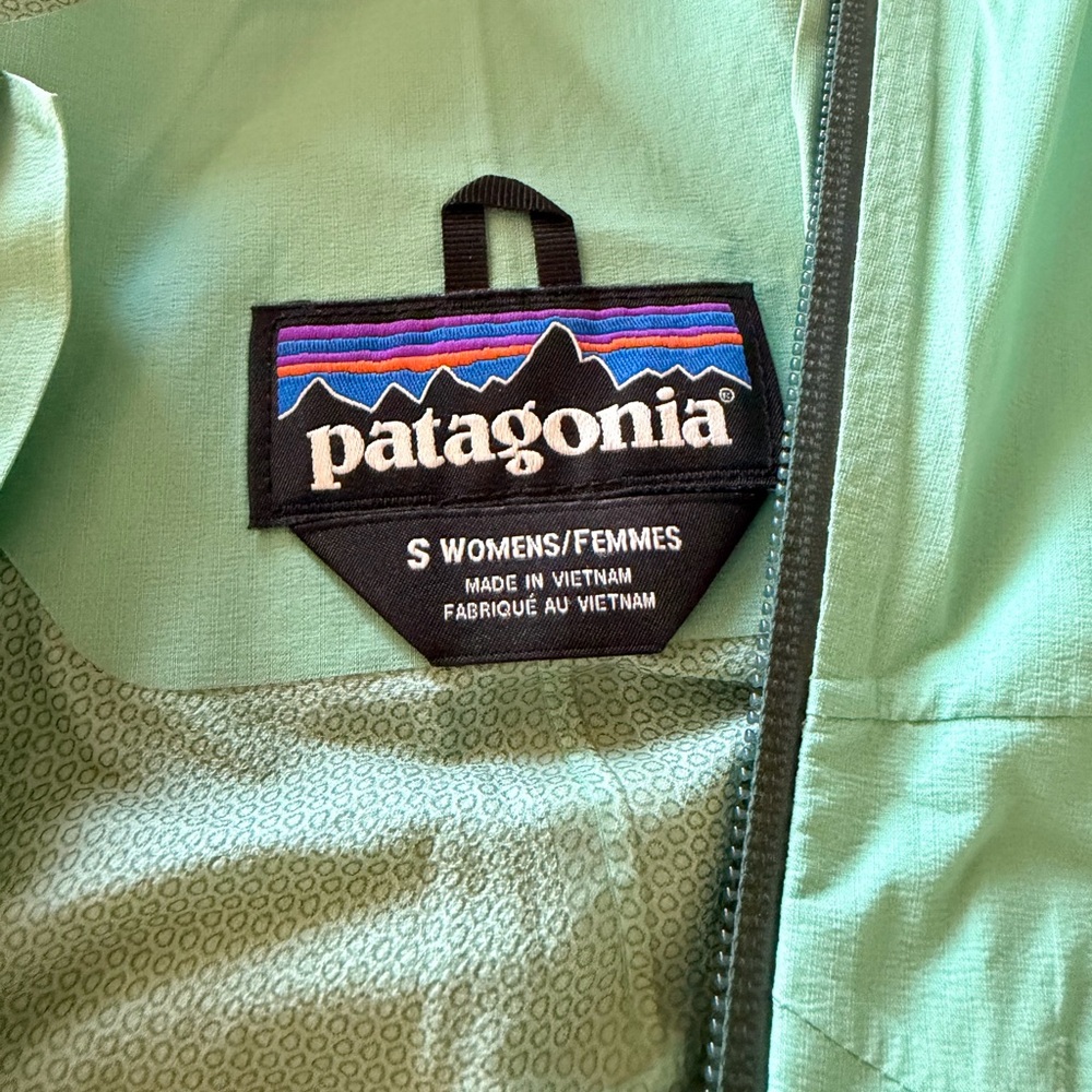Patagonia Light Green rain Jacket size small - Picture 4 of 4